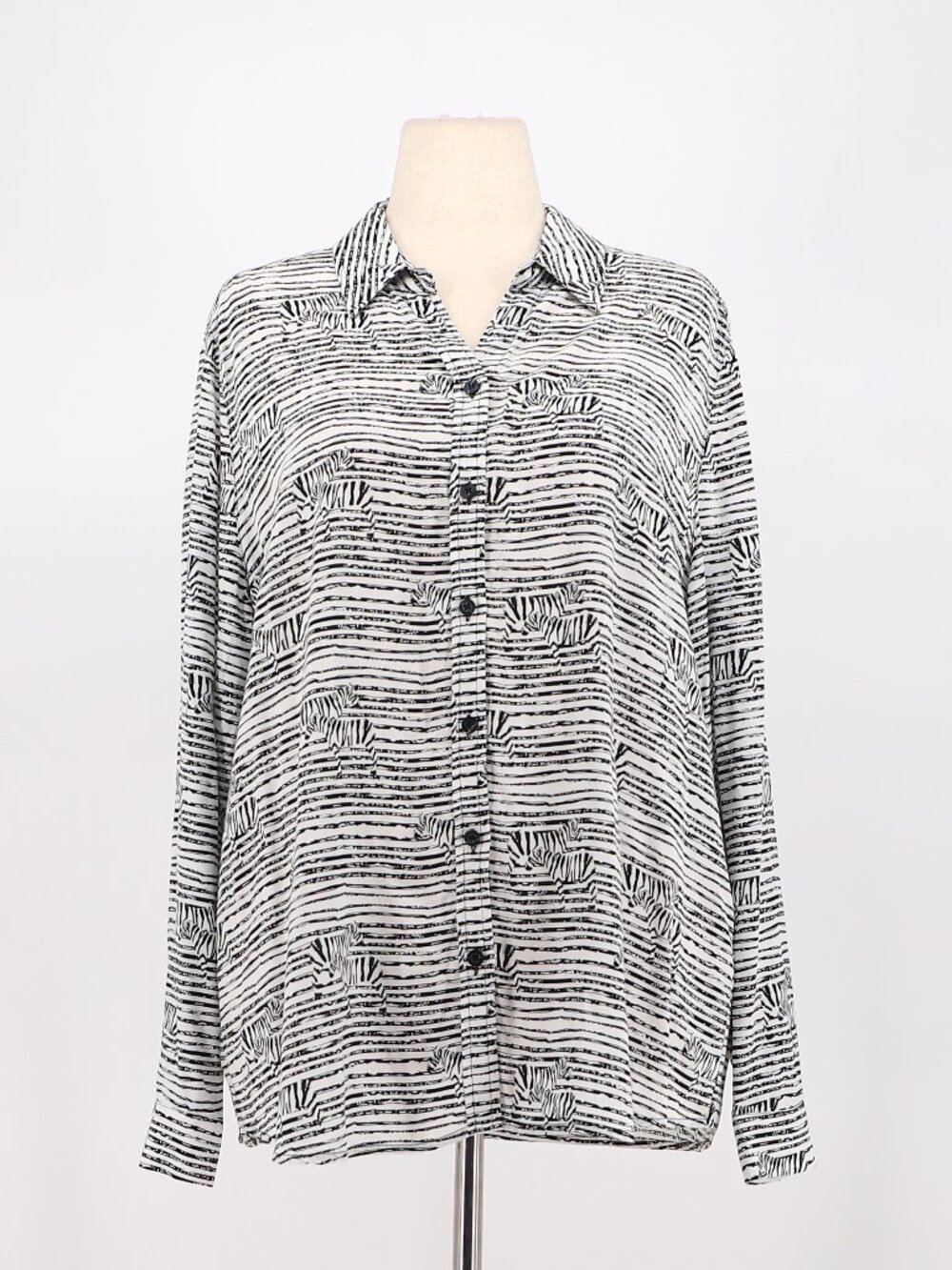 CHICO'S Zebra Black & White Stripe Button Up Roll Tab Sleeve Shirt Size 3/XL